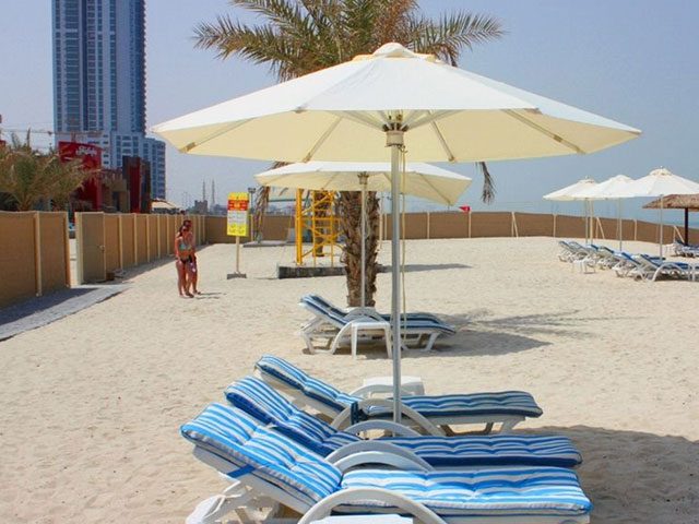 Пляж отеля Ramada Hotel &Suites Ajman 4